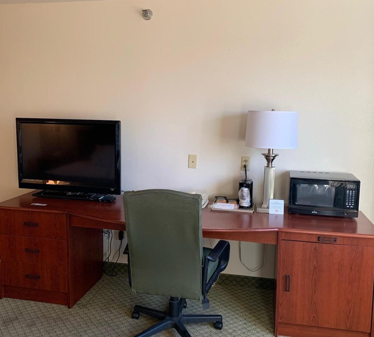 Grandstay Hotel & Suites Becker Экстерьер фото